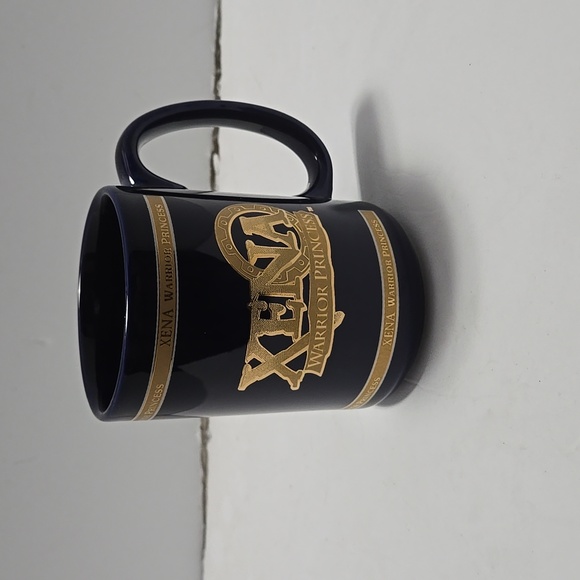 Xena memorabilia mug with gold print - Picture 1 of 4